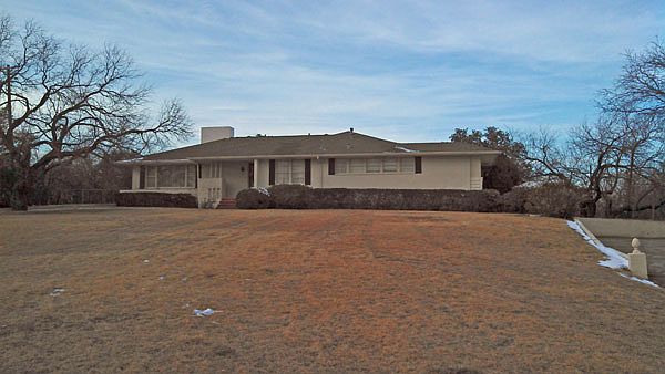 1st image of 330 Crescent Dr