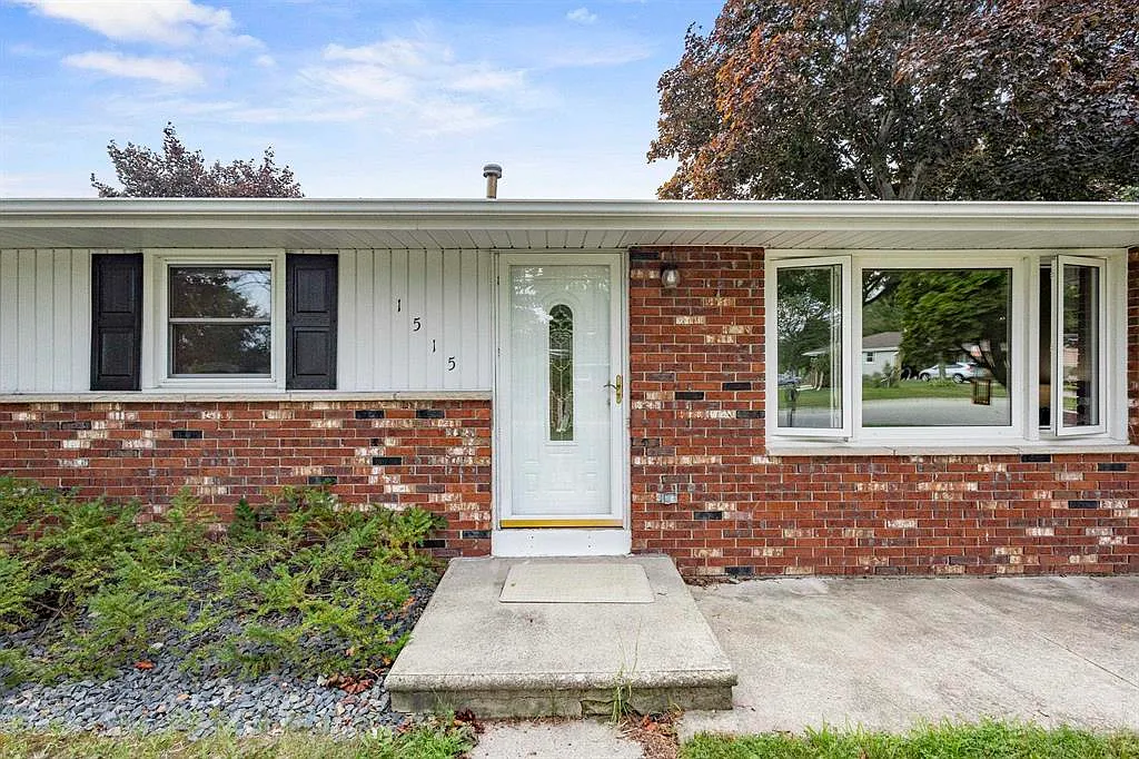 3 bed, 1260 sqft, $1,650 — Photo 2