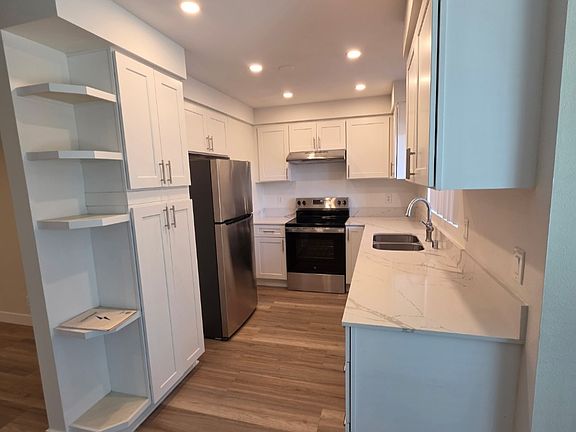3rd image of 2101 Vine St #322