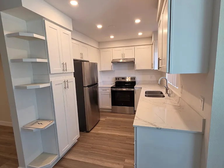 2101 Vine St #322 — Photo 3