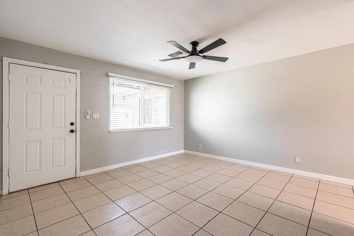 Building Photo - 4421 N 23rd Ave #2