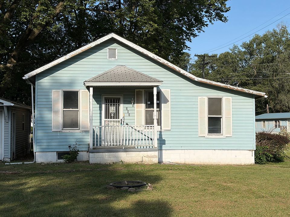 1st image of 203 S Fuller St