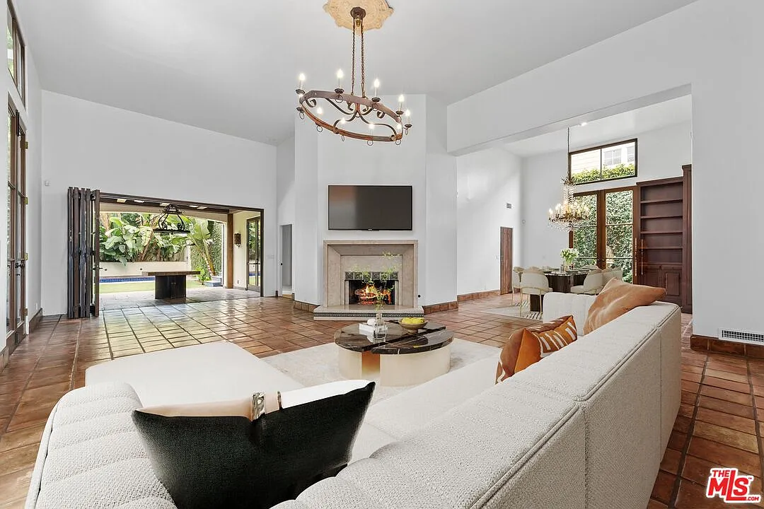 5 bed, 5.0 bath, 3500 sqft, $28,000 — Photo 4