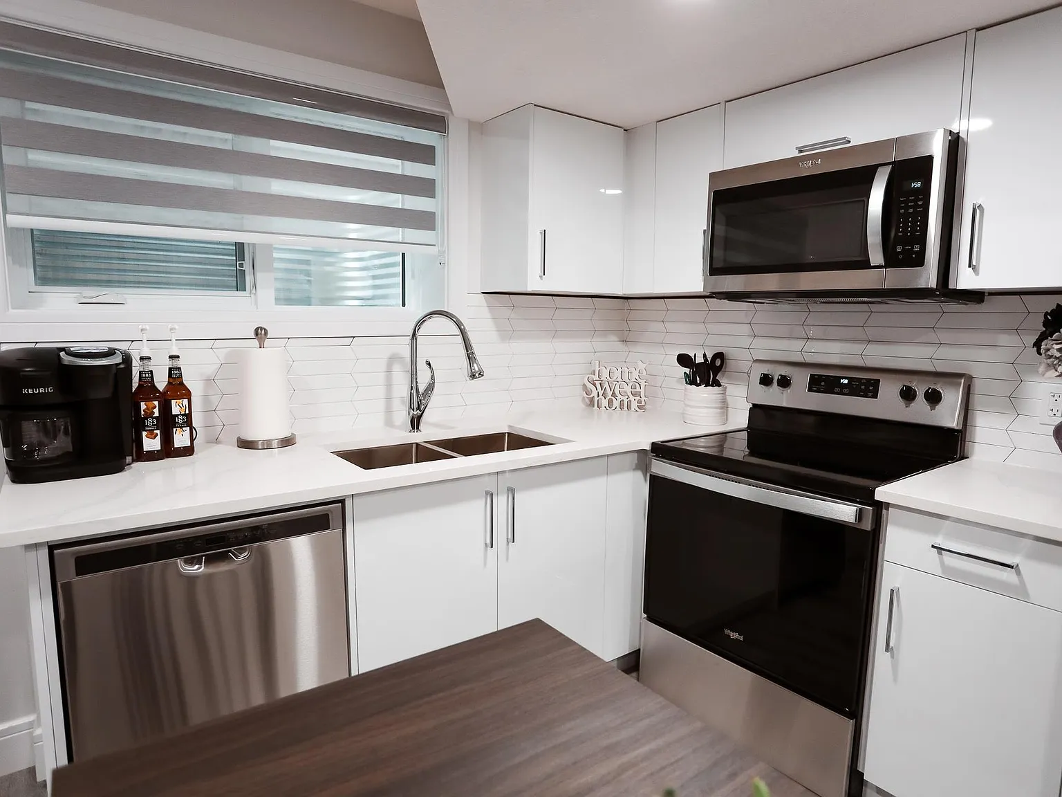 2 bed, 1.0 bath, 864 sqft, $1,700 — Photo 3