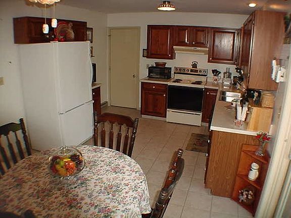 3rd image of 50 Byers Dr