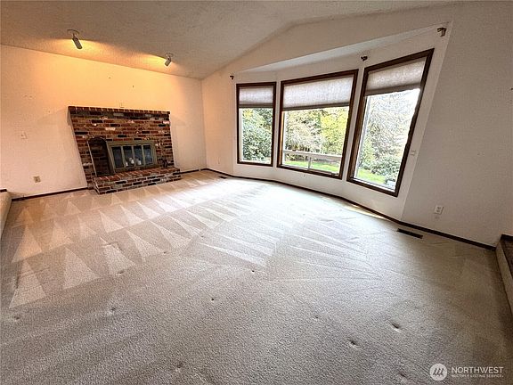 5th image of 2318 NE Brookview Drive