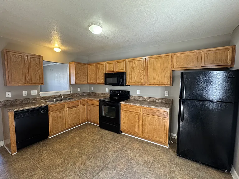 302 Streamwood Dr #1 — Photo 5