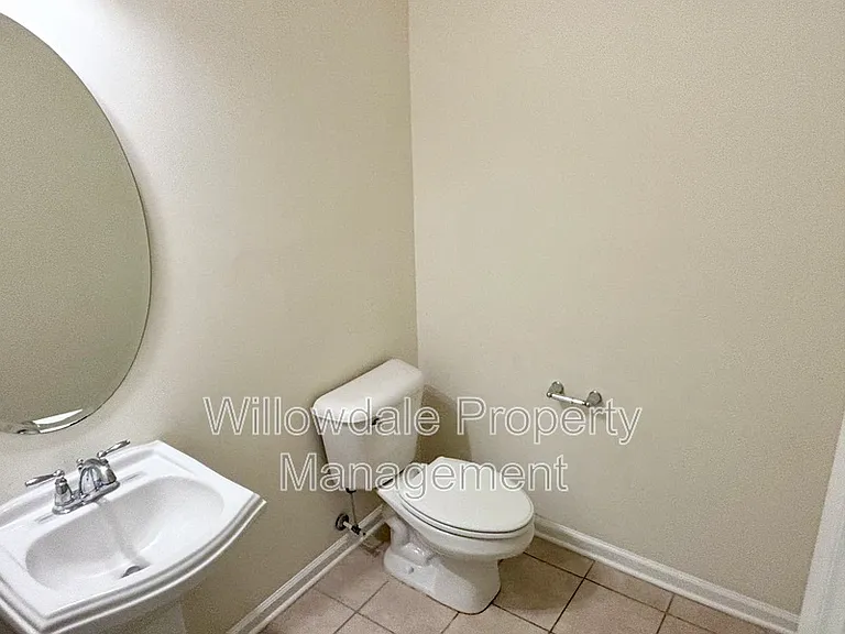 535 Whitworth Ln — Photo 8