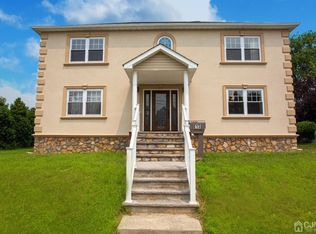 15 3rd St, Sayreville, NJ 08872