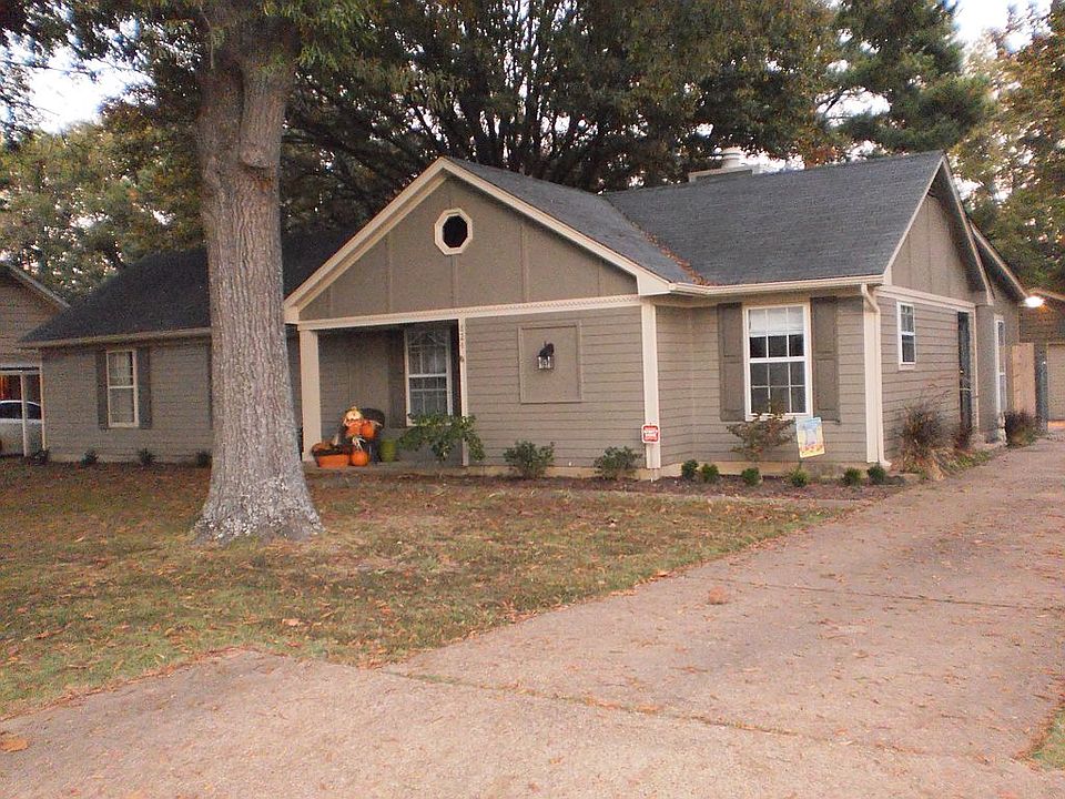 1st image of 824 Hunters Retreat Dr