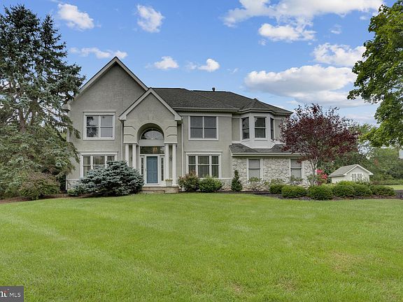 3rd image of 76 Saratoga Dr N
