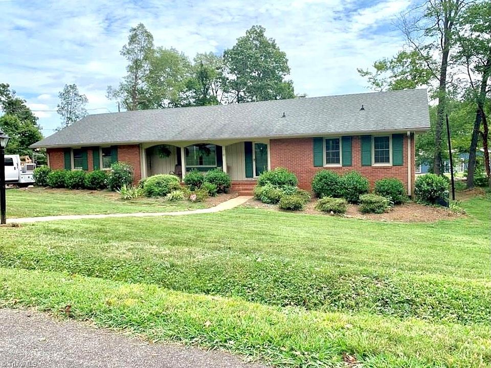 1st image of 67 Forest Park Dr