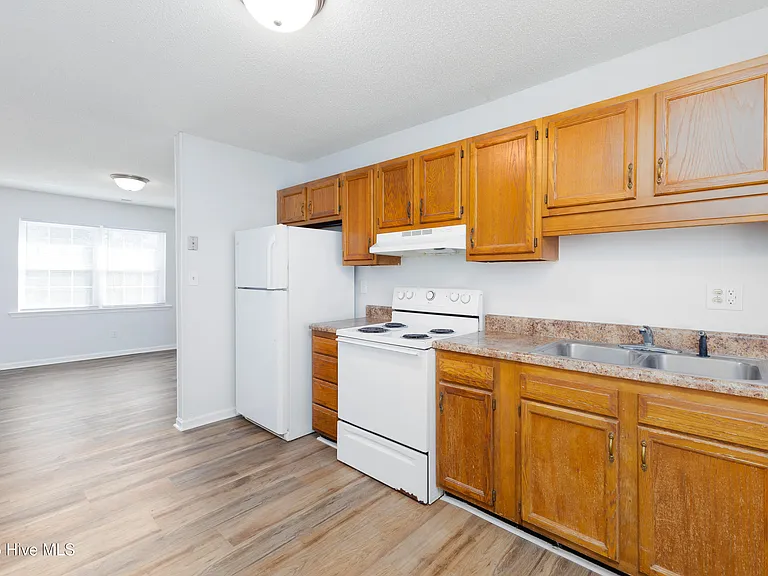 2322 Indian Dr #B7 — Photo 2