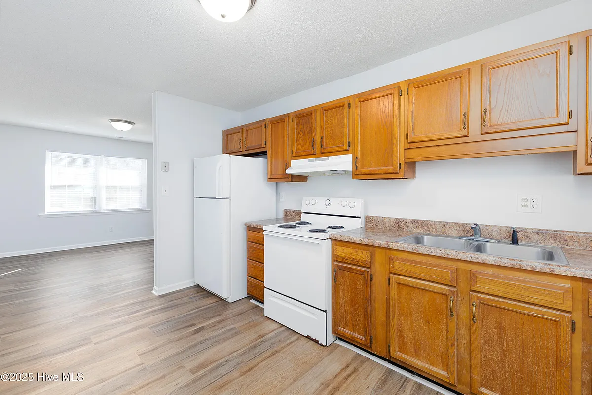 Building Photo - 2322 Indian Dr #B7