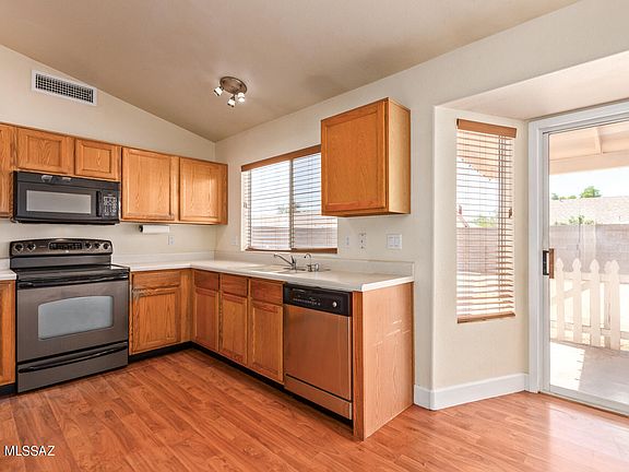 5th image of 2591 W Camino Del Medrano
