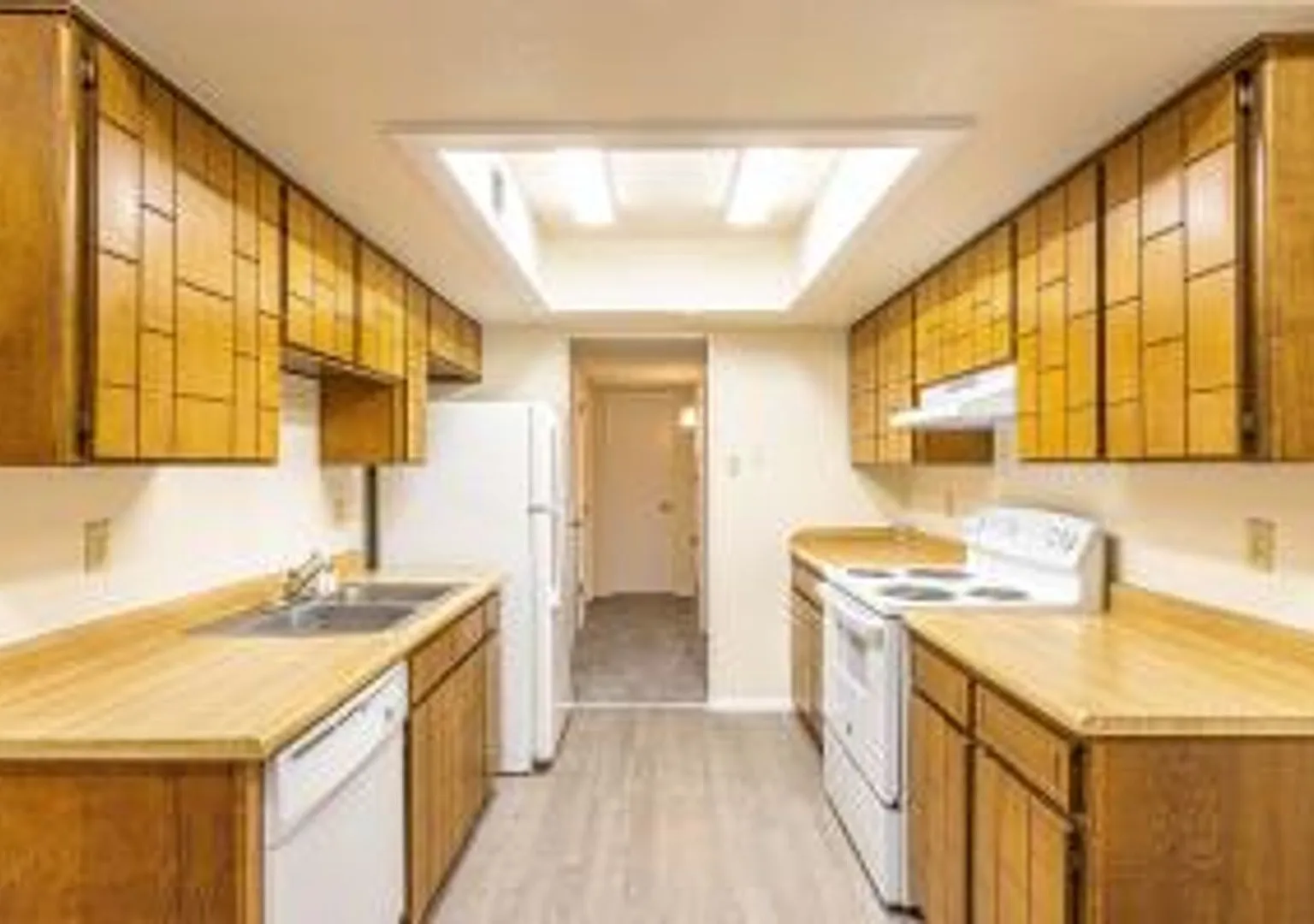 Cozy 3 Bedroom 2 Bath — Photo 4