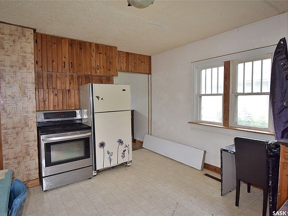 5th image of 664 7th Street E