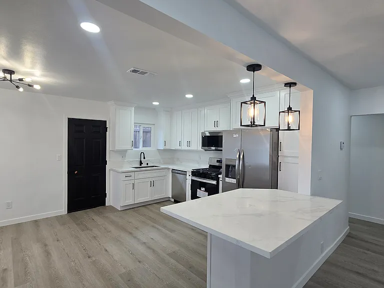 1677 W 9th St — Photo 5