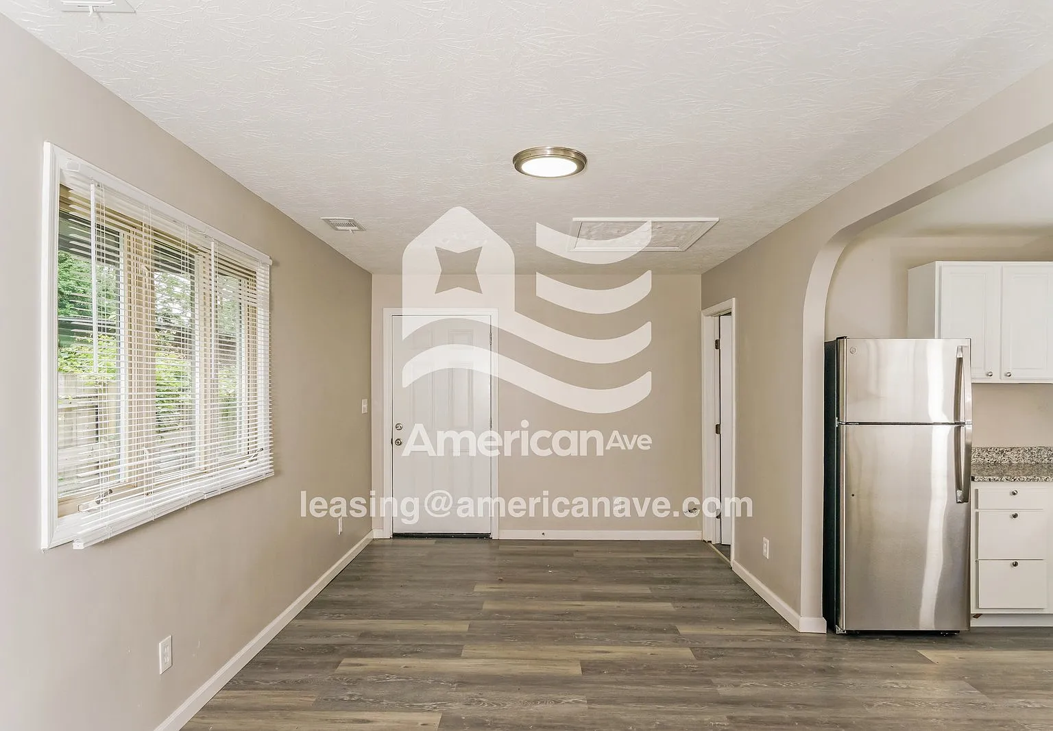 3 bed, 1.0 bath, 1094 sqft, $1,309 — Photo 4