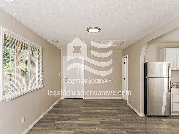1336106_004_wm_-_living_room_12890988.jpg