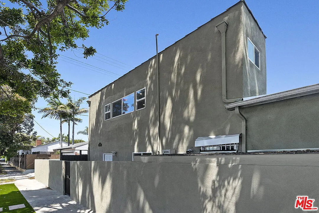 2 bed, 807 sqft, $3,600 — Photo 2