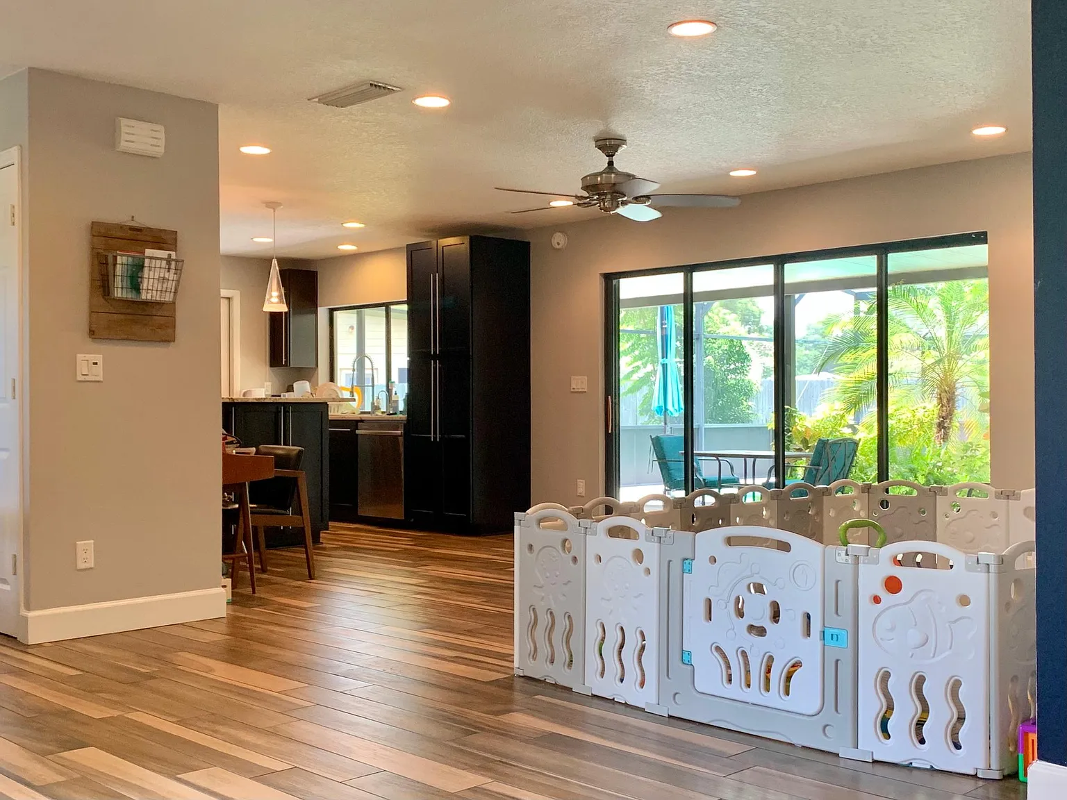 4 bed, 2000 sqft, $3,350 — Photo 3
