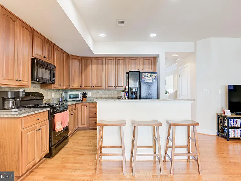 15160 Kentshire Dr — Photo 11