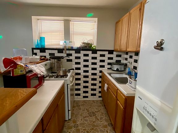 4th image of 1452 N Fairfield Ave