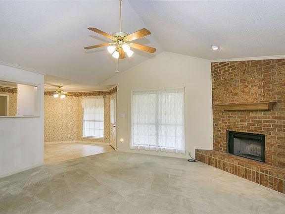 4th image of 694 Briar Cove Dr