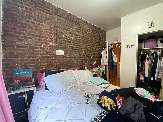 Rented by KNOCKKNOCK LLC | media 7