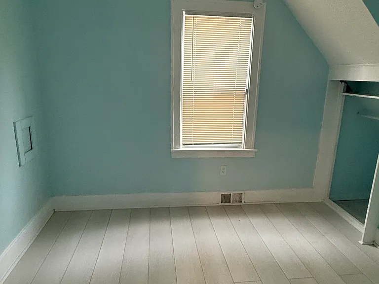 18073 Dean St — Photo 10