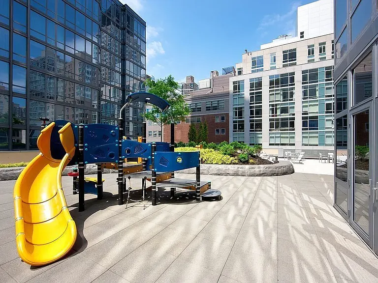 555 W 59th St #24C — Photo 20