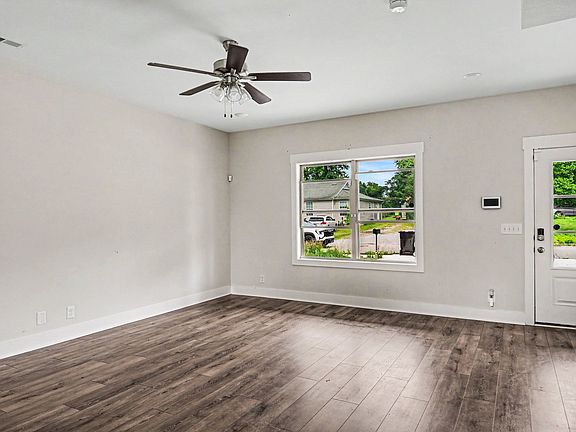5th image of 109 B Adkins St