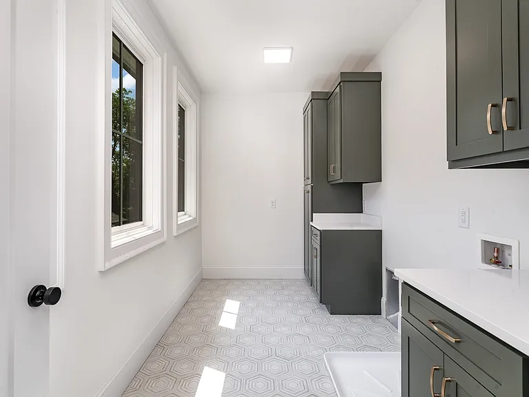 909B Gale Ln — Photo 21