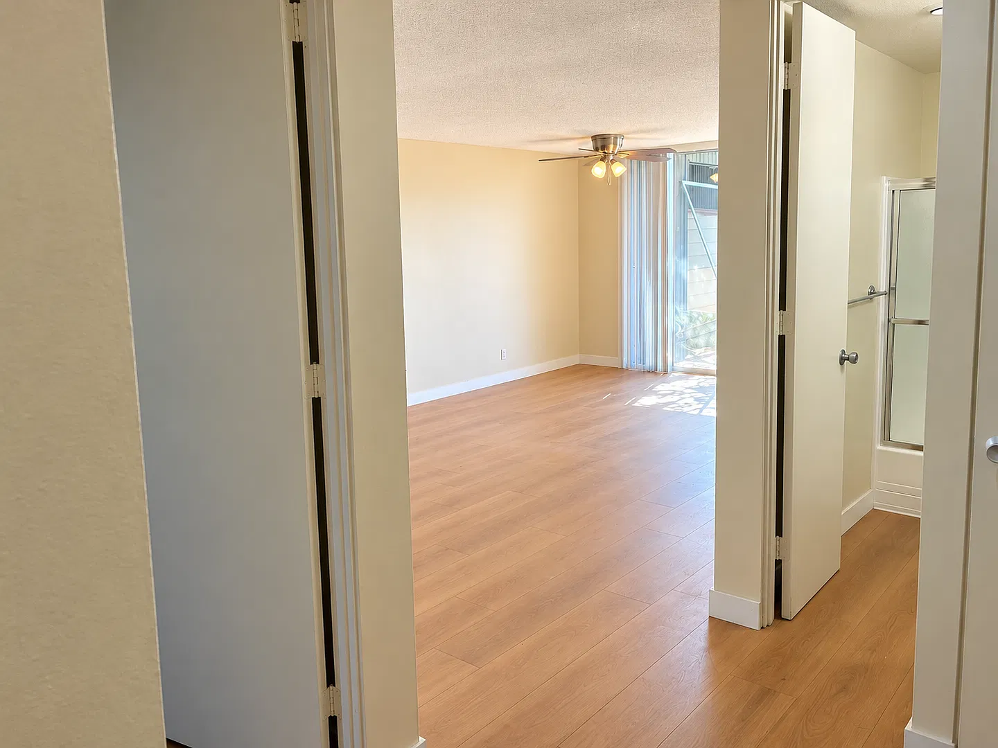 Spacious, Updated 1 Bedroom Apartment Private Patio, Parking & Great Location! — Photo 3