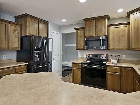2nd image of 317 E Davenport Dr