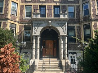 390 Riverway APT 6, Boston, MA 02115