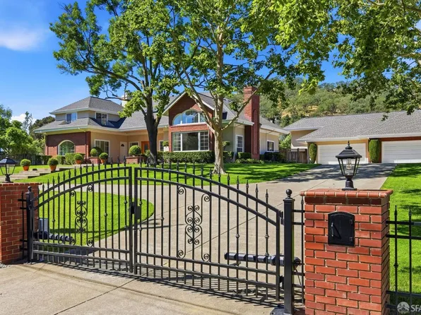 295 Pine Creek Rd, Walnut Creek, CA 94598
