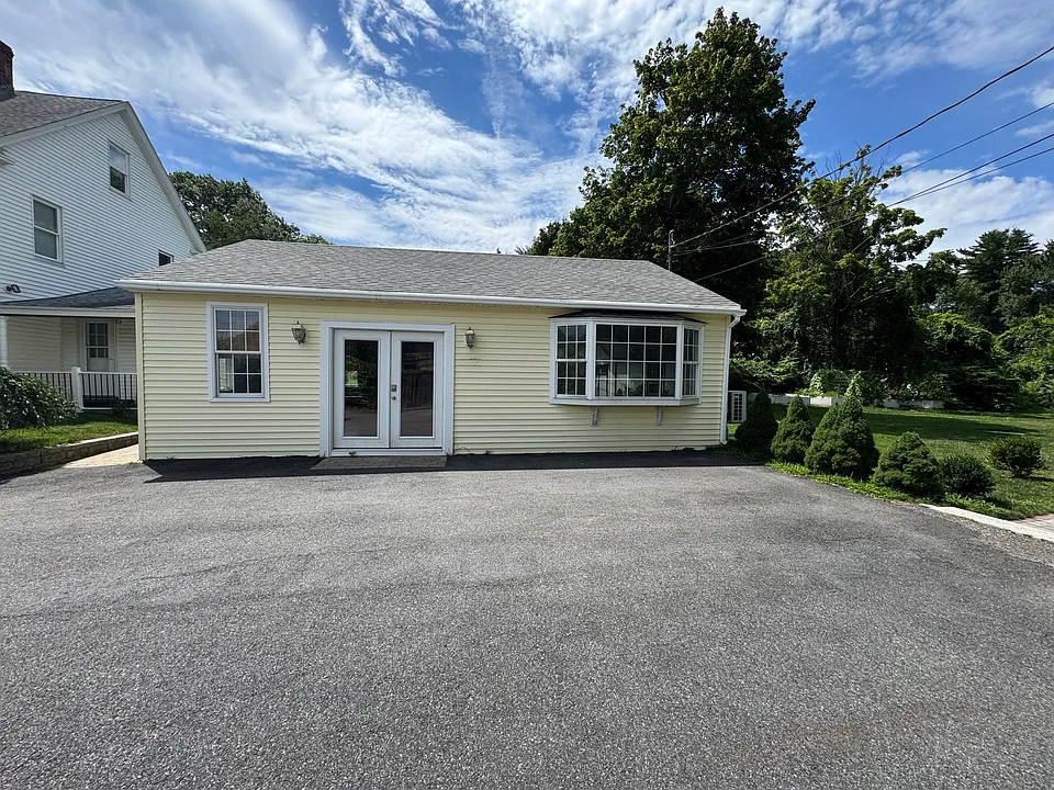 96 Lafayette Rd