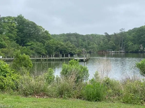 23 Chick Cove Dr, Hardyville, VA 23070