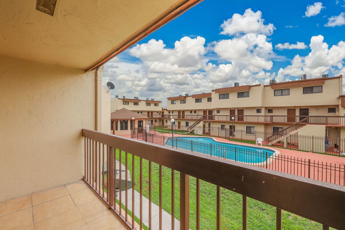 1121 SW 105th Ave #302-28