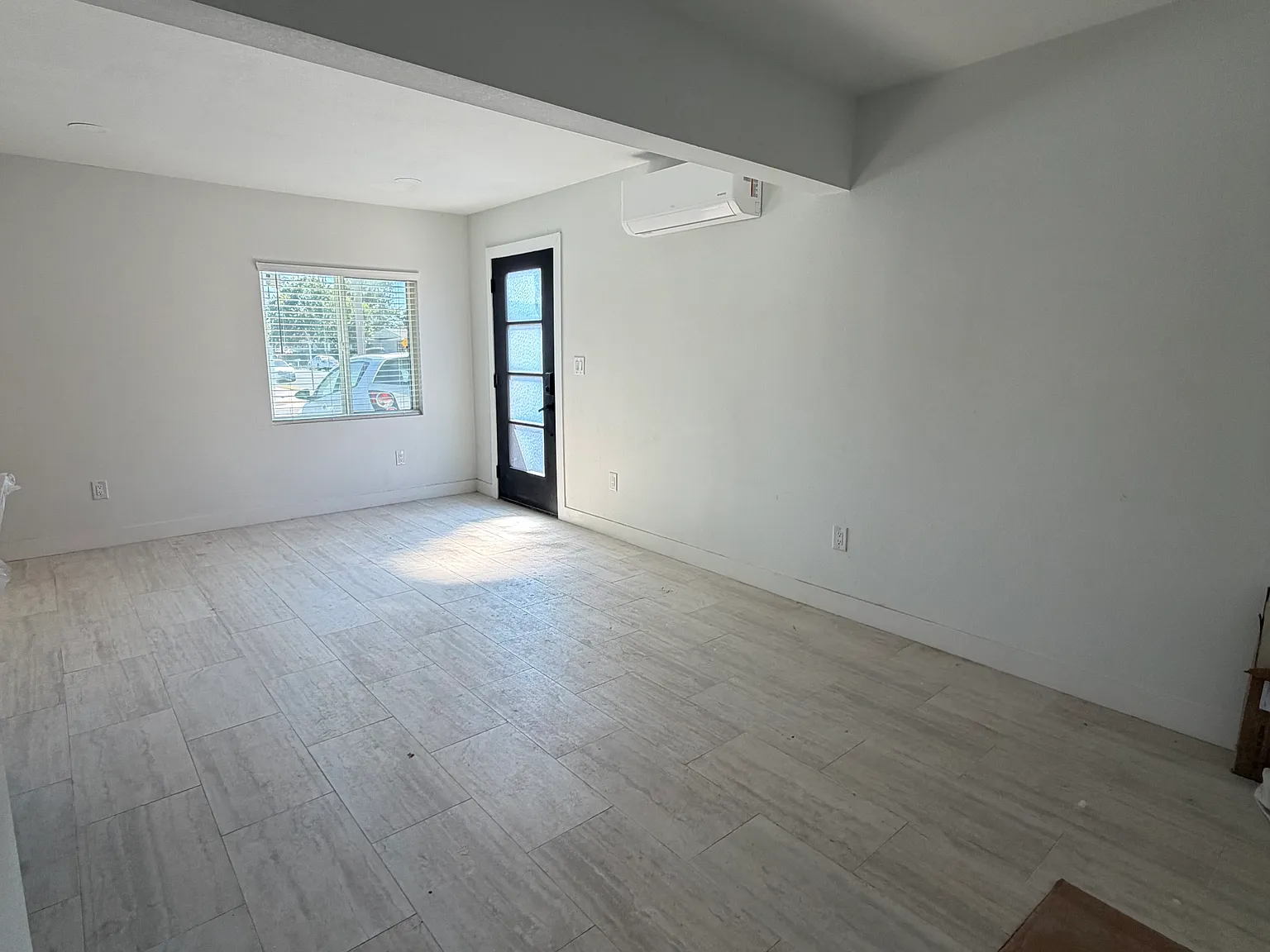 3 bed, 1000 sqft, $3,000 — Photo 2