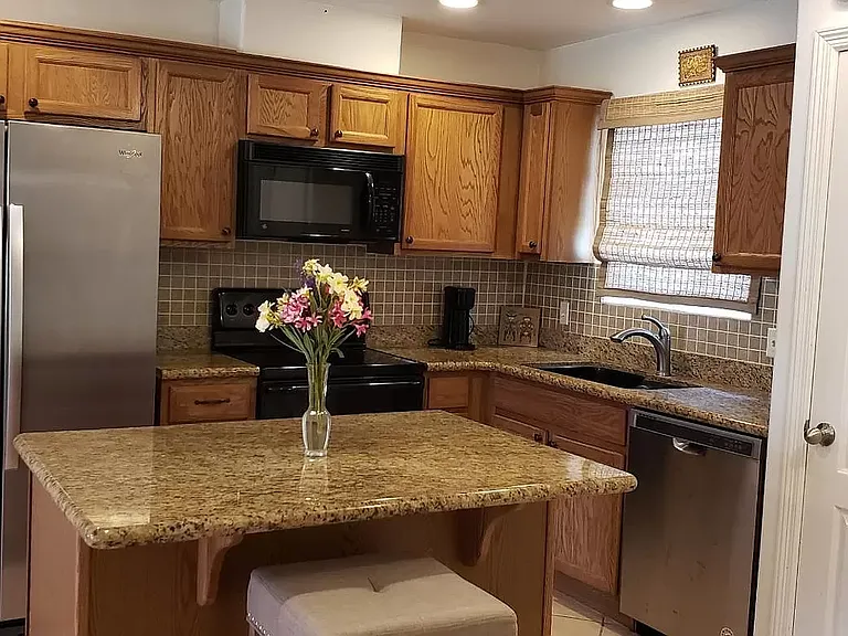 31 Pinehurst Dr — Photo 2