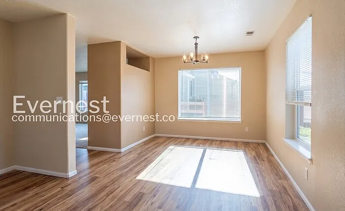 1121 Fenwick Dr — Photo 9