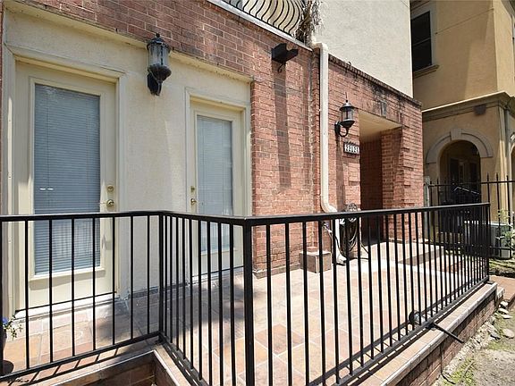 3rd image of 2122 Bellefontaine St #A