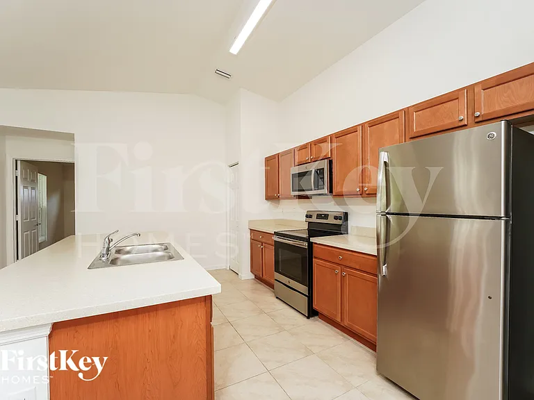 1481 SW Kamchatka Ave — Photo 6