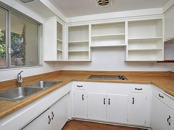 4th image of 5722 Encina Rd Unit 3