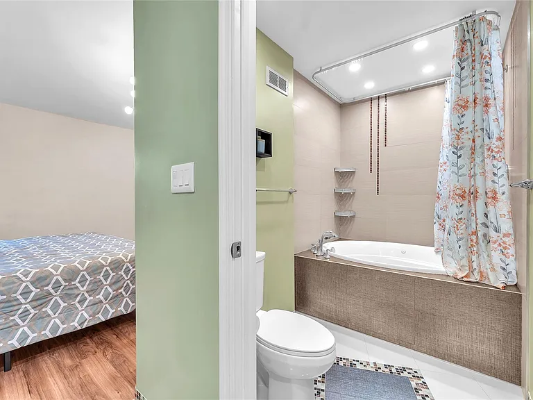 8407 NW 78th Ct — Photo 15