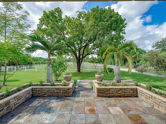 Home For Sale In Rolling Oaks