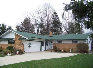 6999 Paula Dr, Middleburg Heights, OH 44130